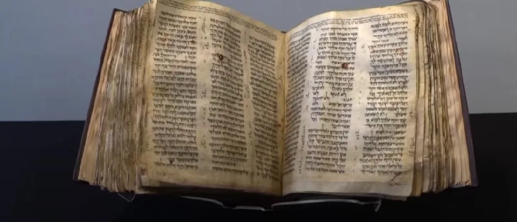Subastan la Biblia más antigua del mundo